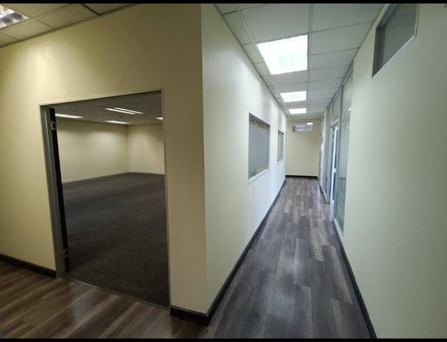 BUSINESS PROPERTY TO RENT IN CONSTANTIA KLOOF